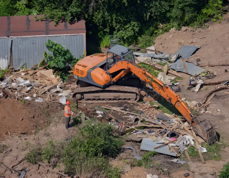 Supervised Demolition & Construction Waste Cleanup